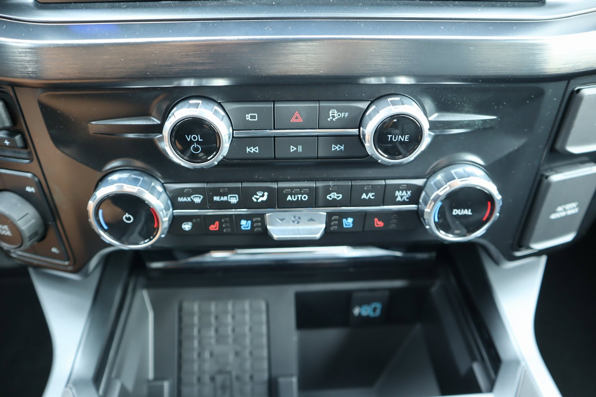 New 2026 Ford F250 Lariat w/ Black Appearance Package image 7