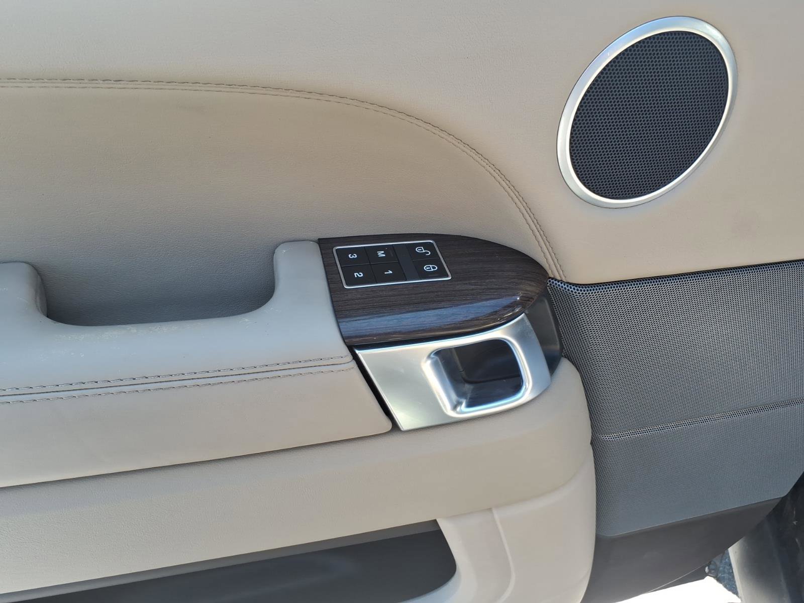 Used 2015 Land Rover Range Rover Sport HSE image 7