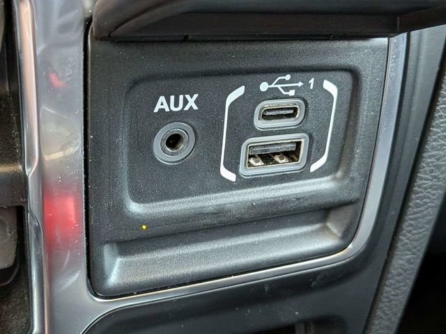Used 2022 Jeep Wrangler Unlimited Sahara w/ Cold Weather Group AWD/4WD image 23