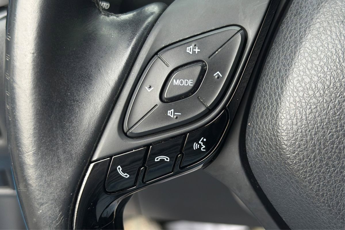 Used 2019 Toyota C-HR XLE image 31