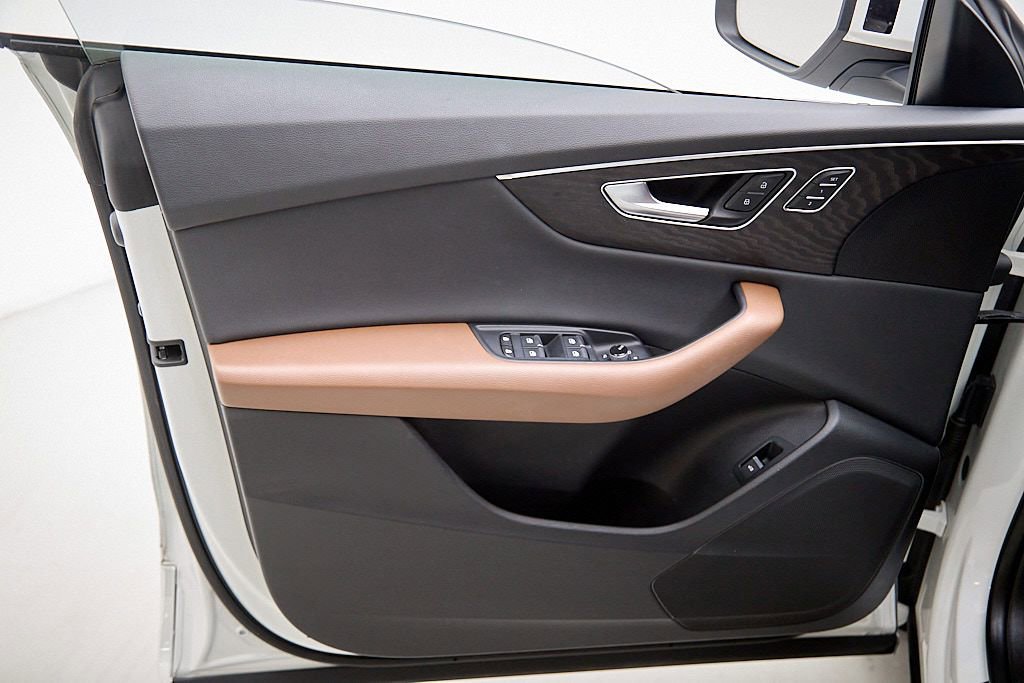 Used 2022 Audi Q8 Premium w/ Convenience Package image 10