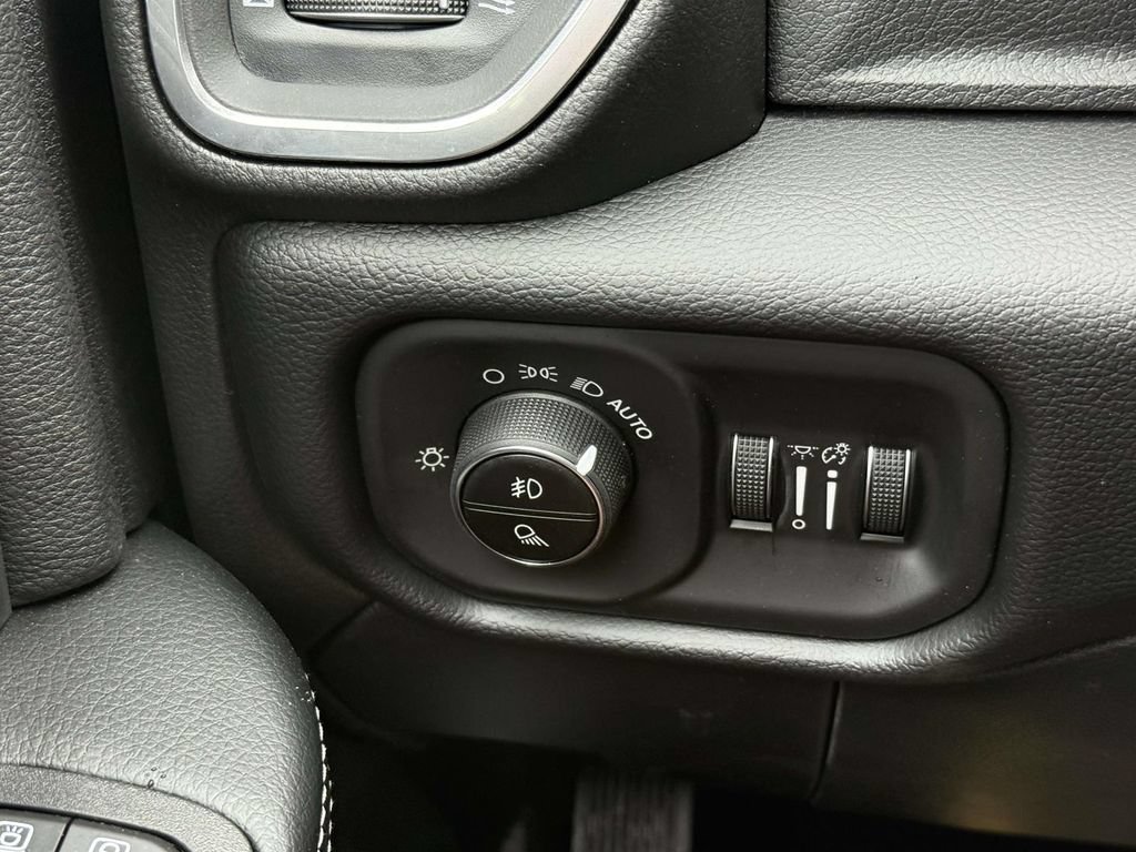 New 2026 RAM 2500 Laramie AWD/4WD image 27