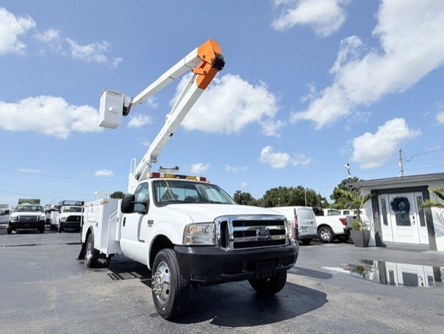 Used 1999 Ford F550 2WD Regular Cab Super Duty image 4
