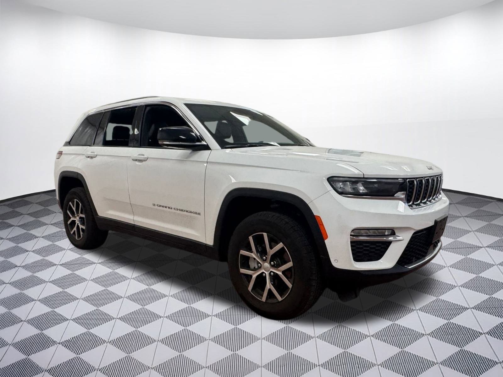 Used 2025 Jeep Grand Cherokee Limited w/ Luxury Tech Group II image 6