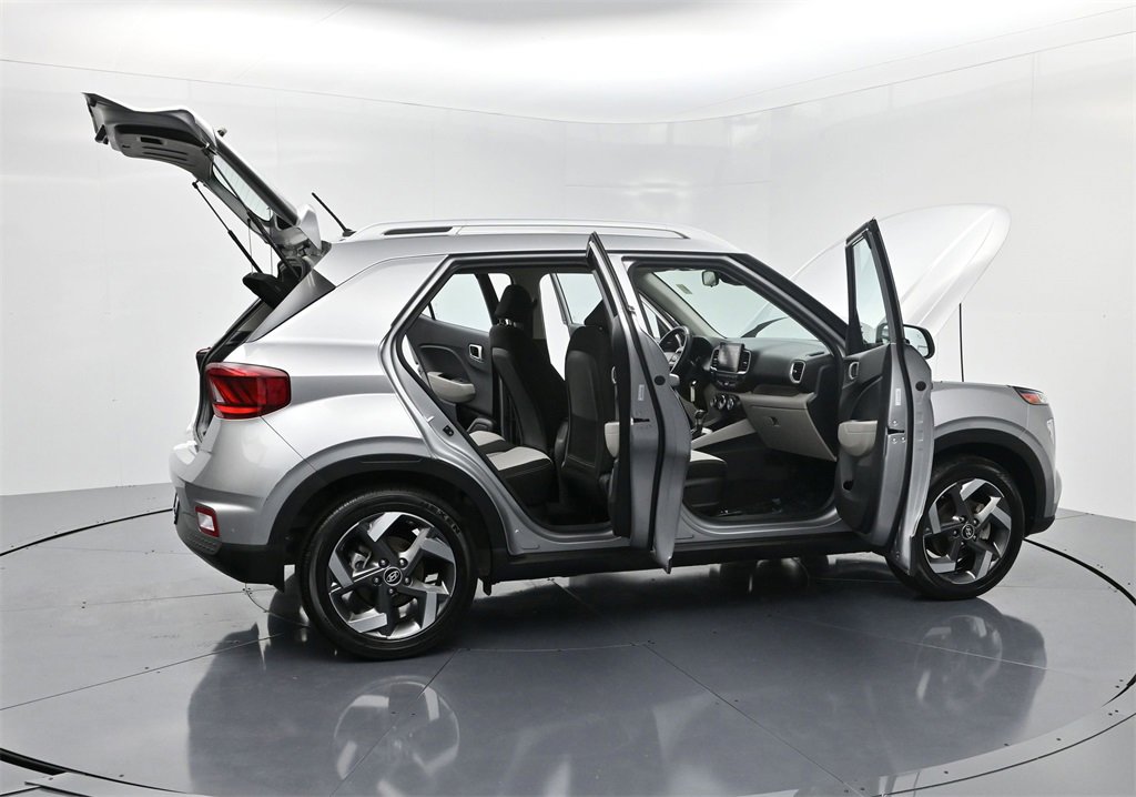 Used 2023 Hyundai Venue SEL image 61