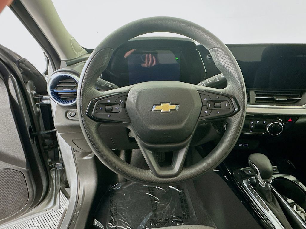 Used 2025 Chevrolet Trax LT image 16