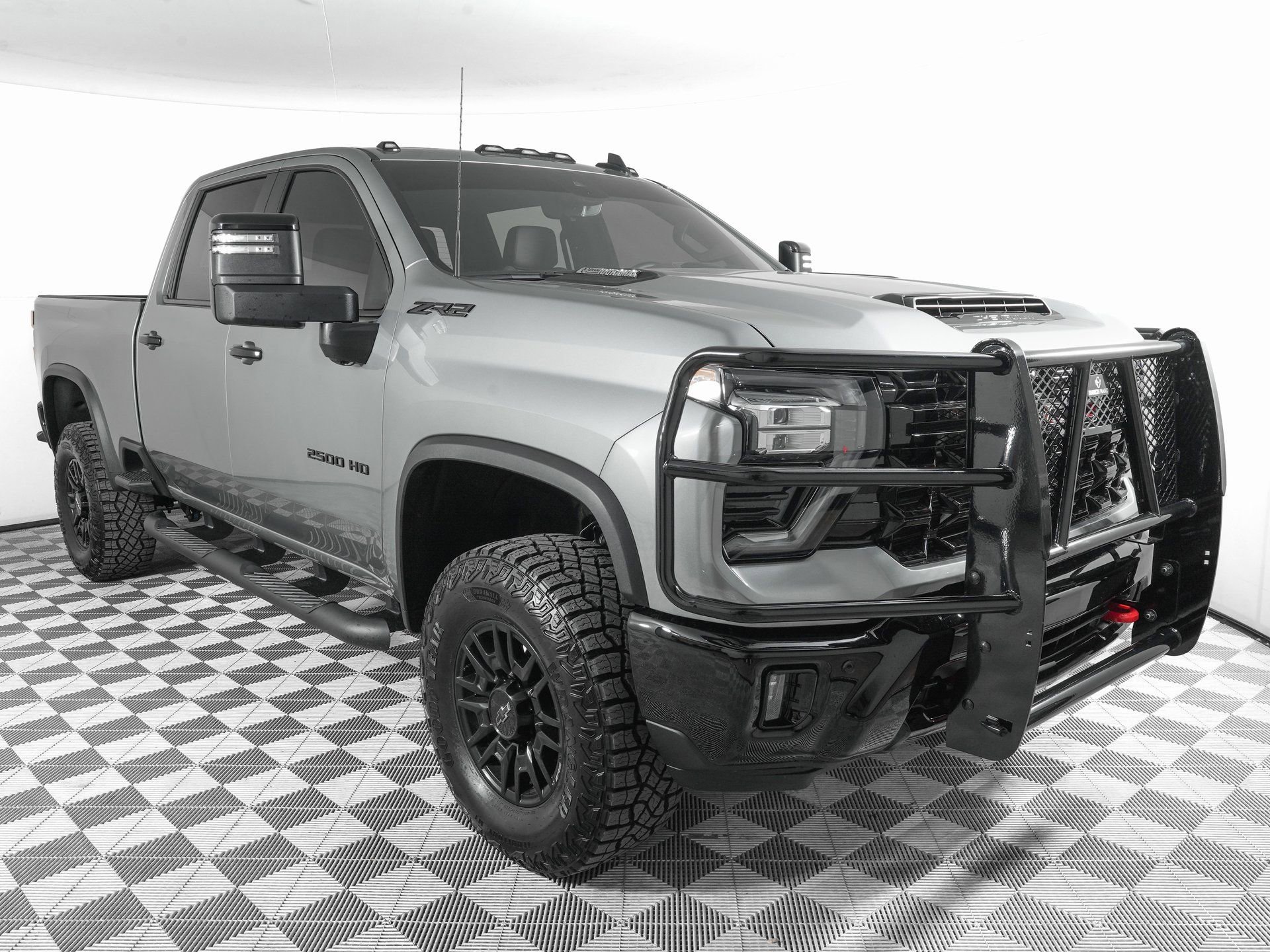 Used 2025 Chevrolet Silverado 2500 ZR2 w/ Technology Package image 3