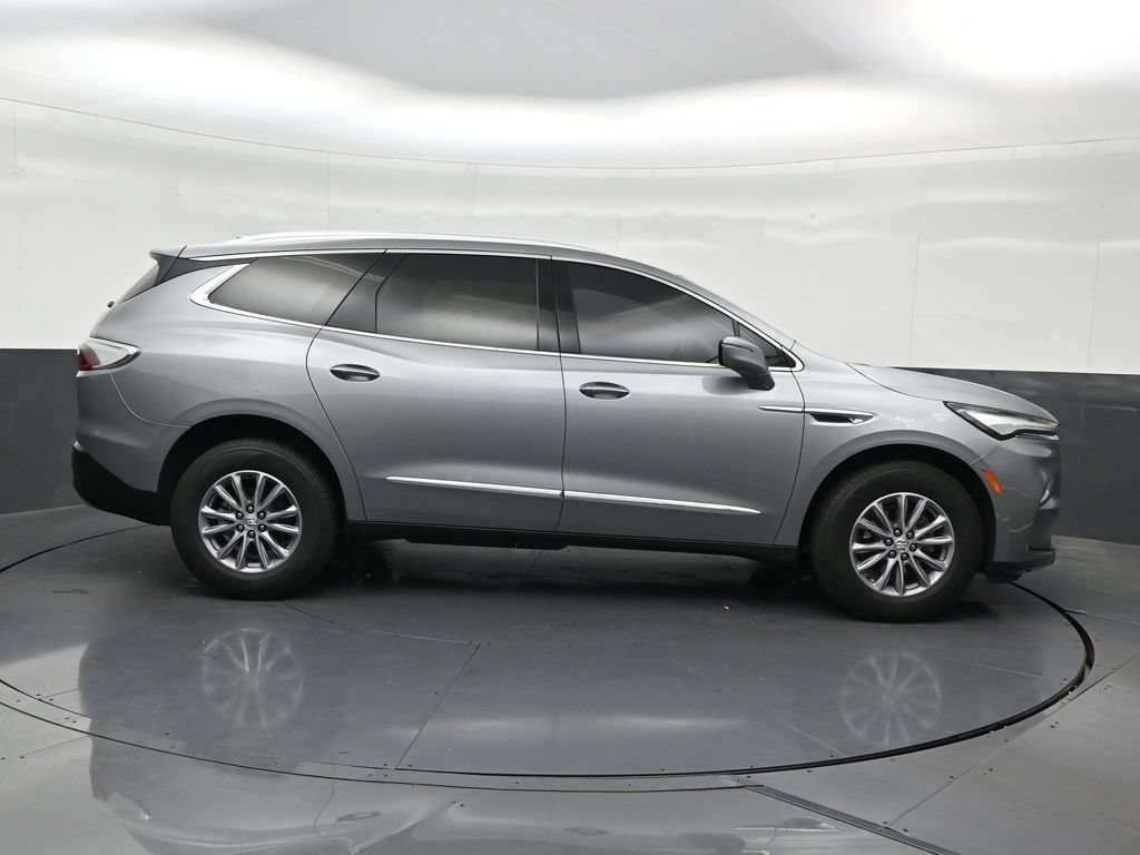 Used 2024 Buick Enclave Essence w/ Technology Package FWD image 7