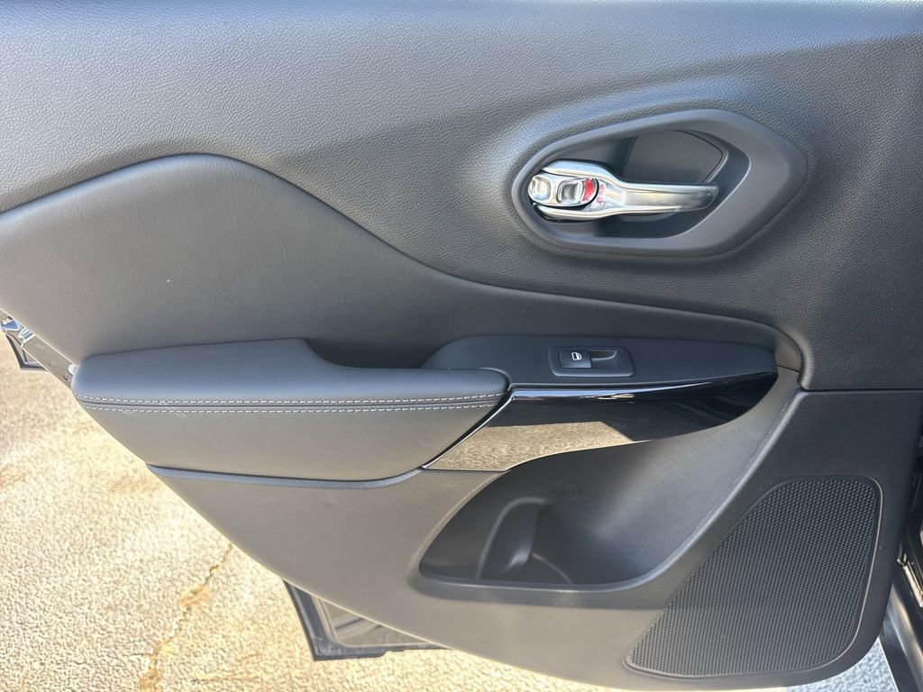 Used 2023 Jeep Cherokee Altitude Lux image 21