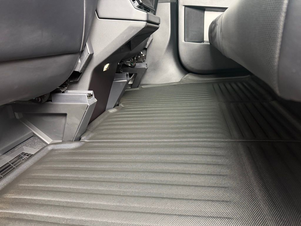Used 2024 Tesla Cybertruck AWD Crew Cab image 21