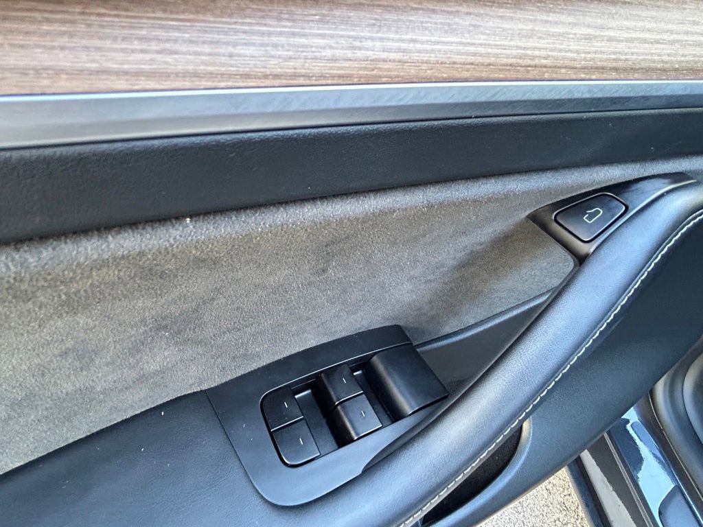 Used 2025 Tesla Model Y Long Range image 24