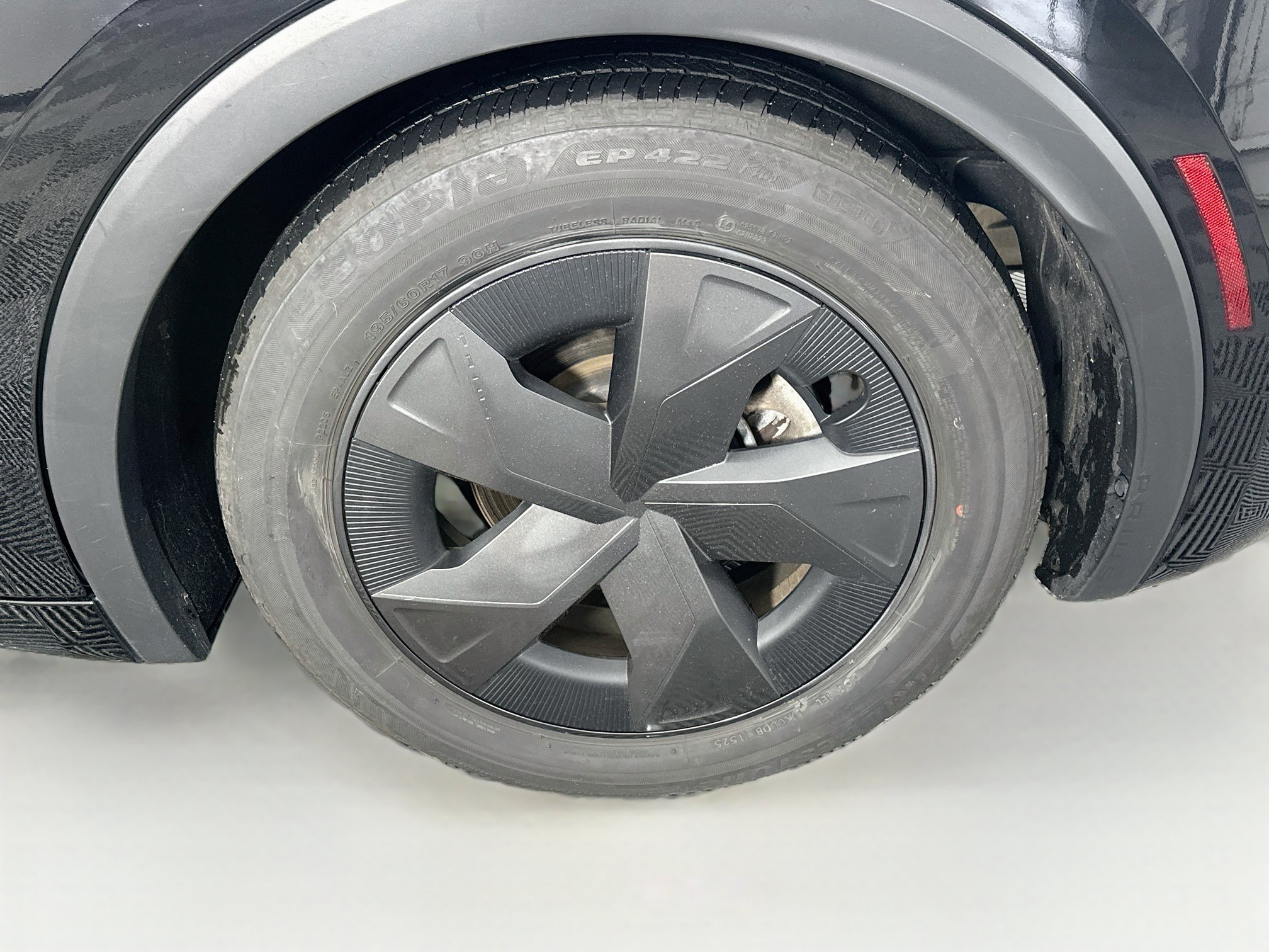 Used 2025 Toyota Prius LE FWD image 11