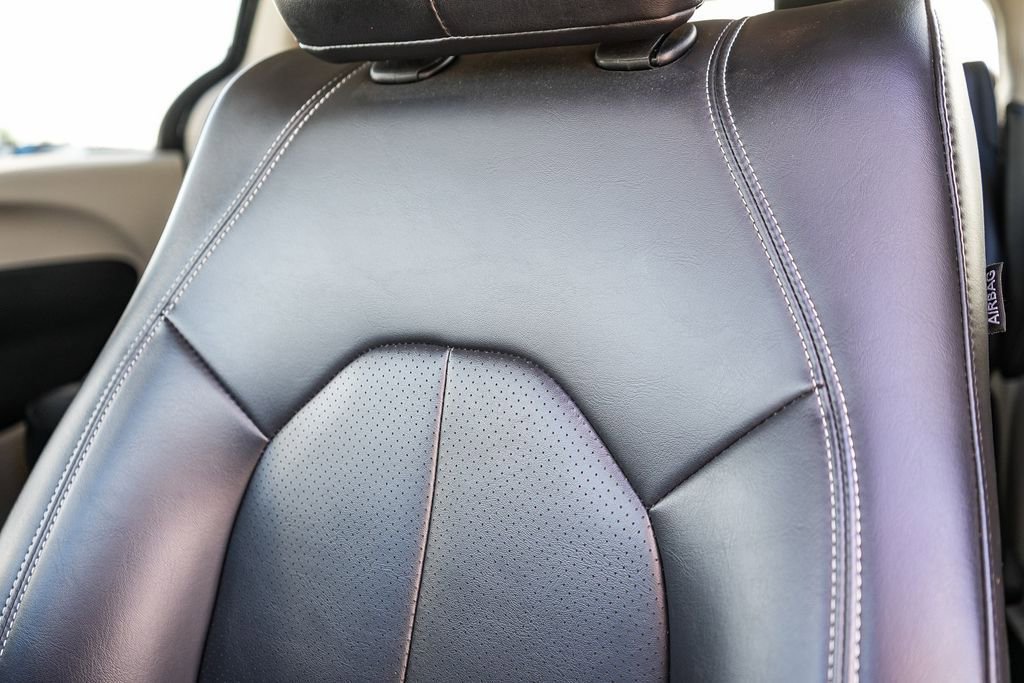 Certified 2024 Chrysler Pacifica Select image 26