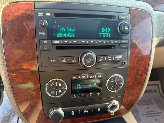 Used 2014 Chevrolet Suburban LT RWD image 18