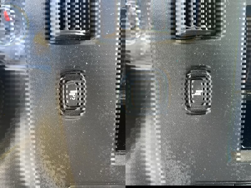 Used 2018 Chevrolet Express 2500 w/ Driver Convenience Package image 23