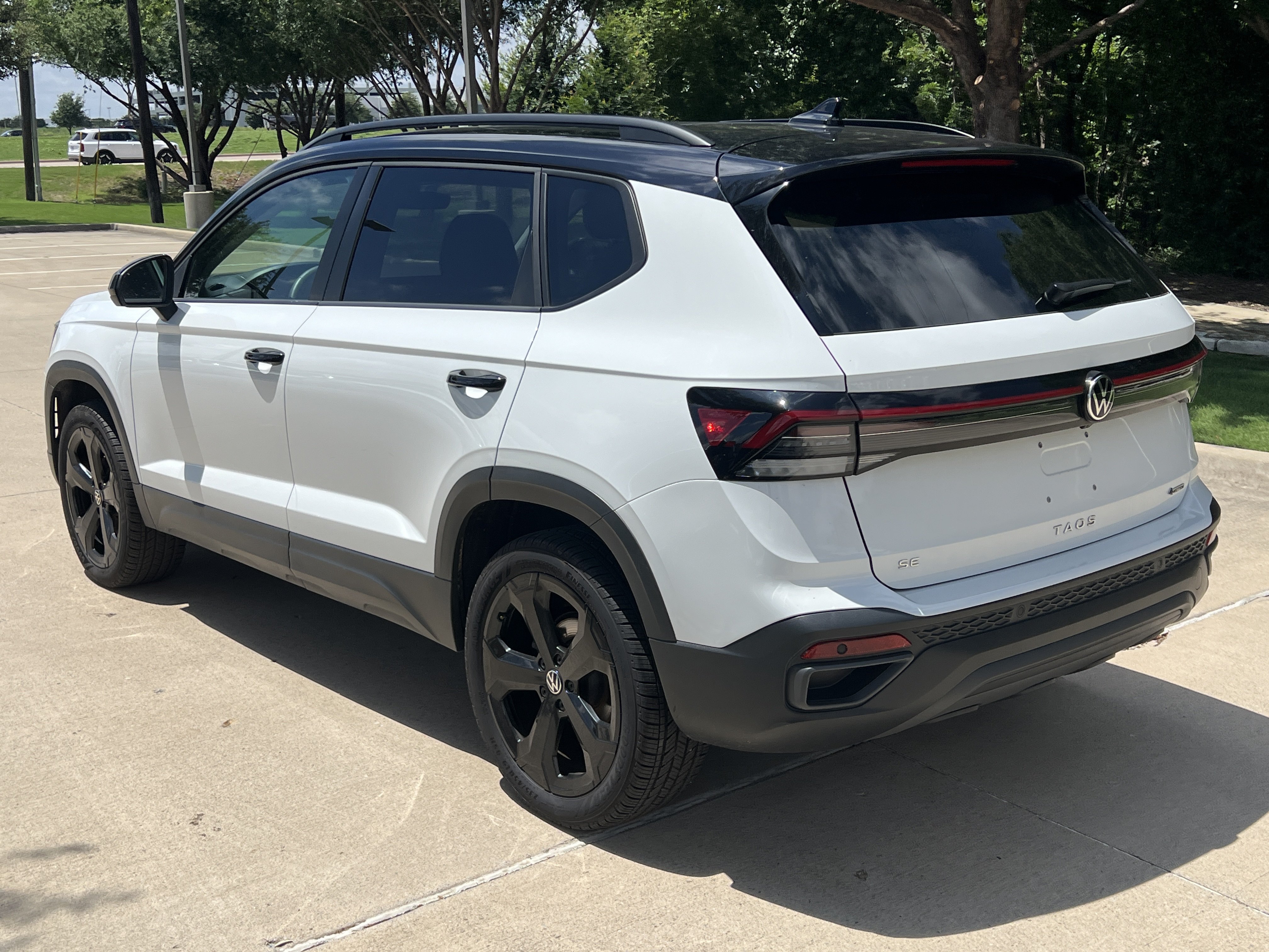 Certified 2025 Volkswagen Taos SE AWD/4WD image 8