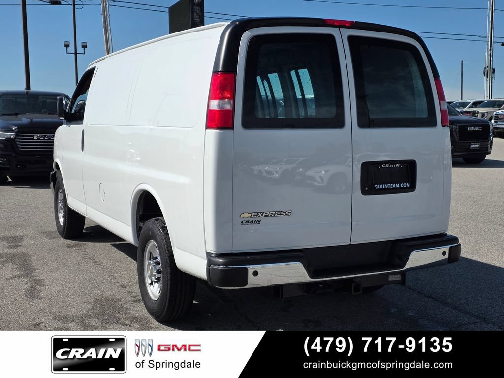Used 2024 Chevrolet Express 3500 w/ Driver Convenience Package RWD image 5