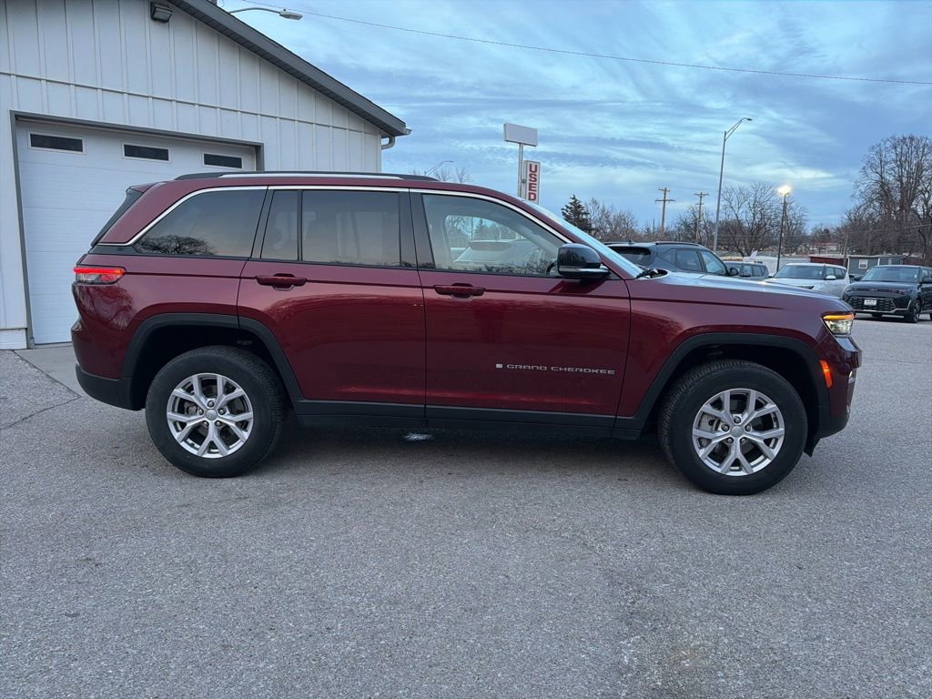 Used 2022 Jeep Grand Cherokee Limited image 2