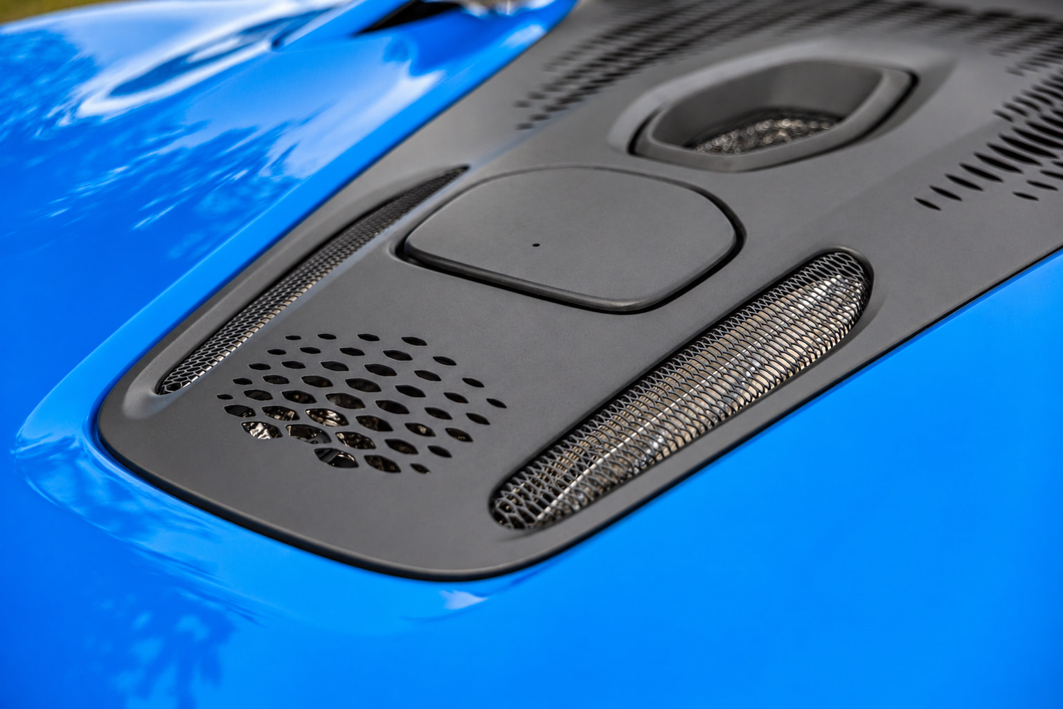 Used 2024 McLaren Artura RWD image 32