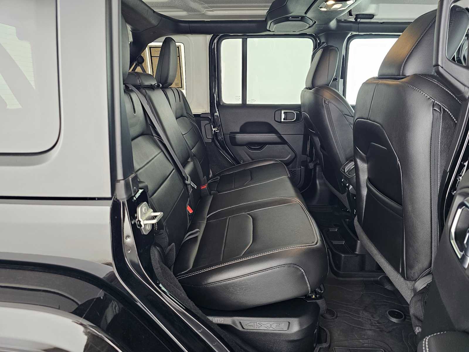 Used 2023 Jeep Wrangler Sahara w/ Cold Weather Group image 12