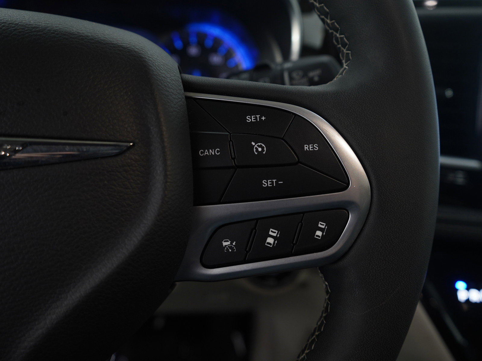 Used 2024 Chrysler Pacifica Limited image 18