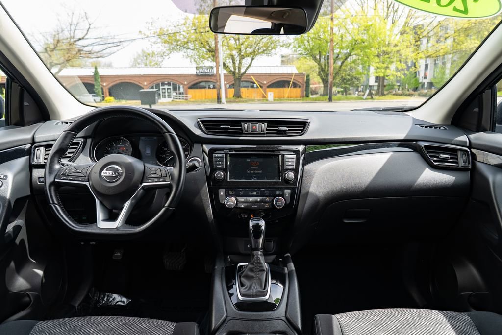 Used 2020 Nissan Rogue Sport SV image 9