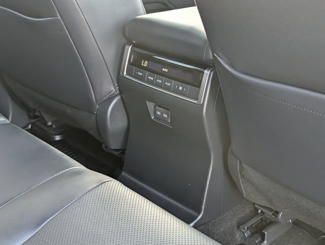 Used 2025 Lexus GX 550 w/ Accessory Package (2T) AWD/4WD image 32