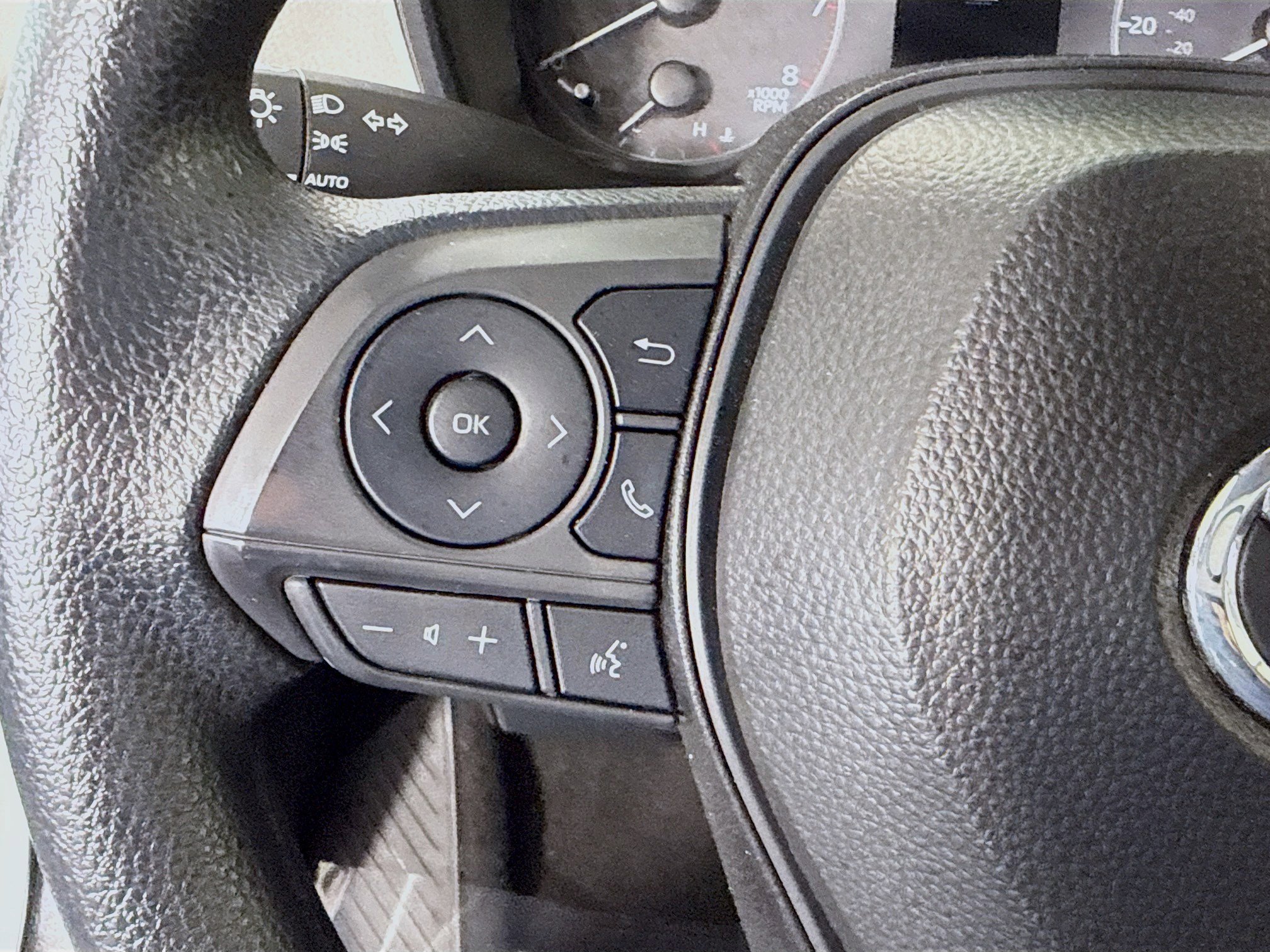 Used 2025 Toyota Corolla LE image 14