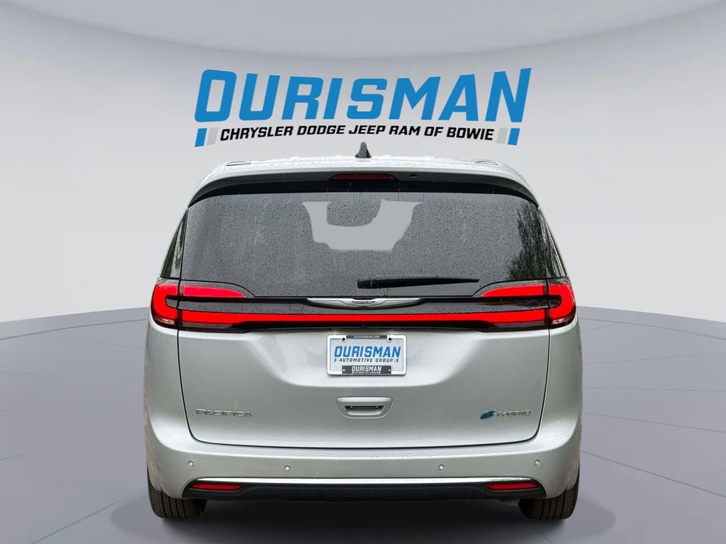 Used 2024 Chrysler Pacifica Select FWD image 3
