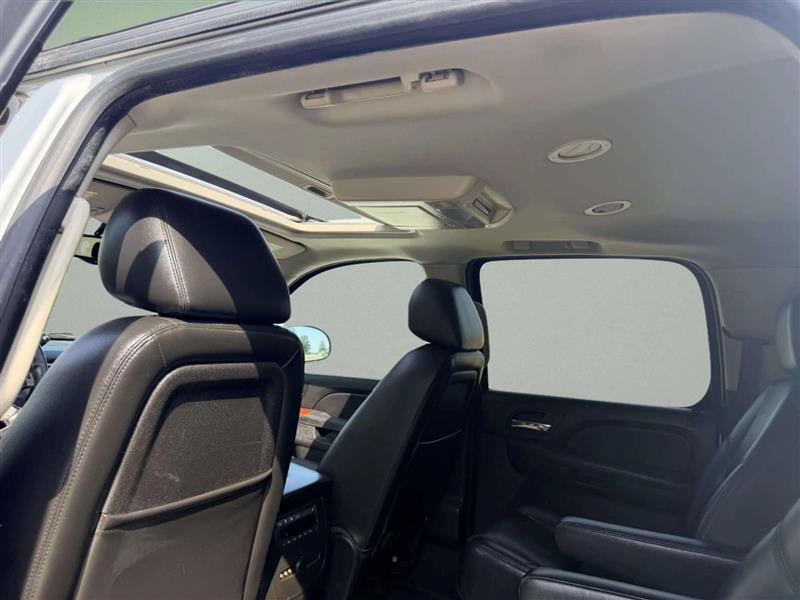 Used 2014 Chevrolet Suburban LTZ RWD image 25