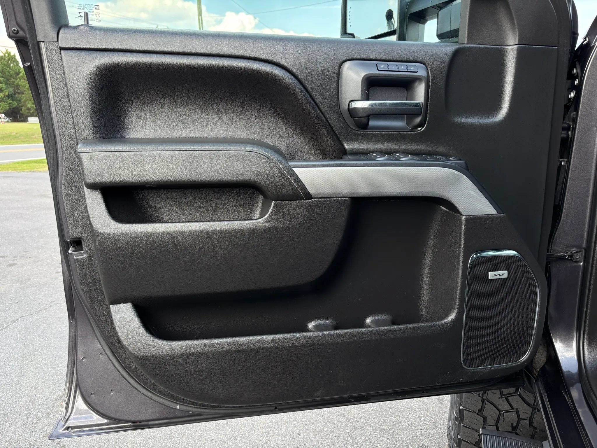 Used 2015 Chevrolet Silverado 2500 LTZ w/ Duramax Plus Package AWD/4WD image 14
