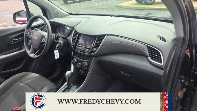 Used 2020 Chevrolet Trax LT FWD image 16
