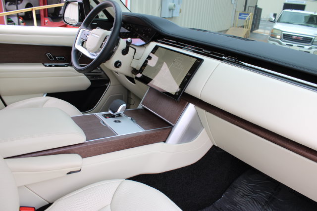 Used 2024 Land Rover Range Rover Long Wheelbase SE AWD/4WD image 16