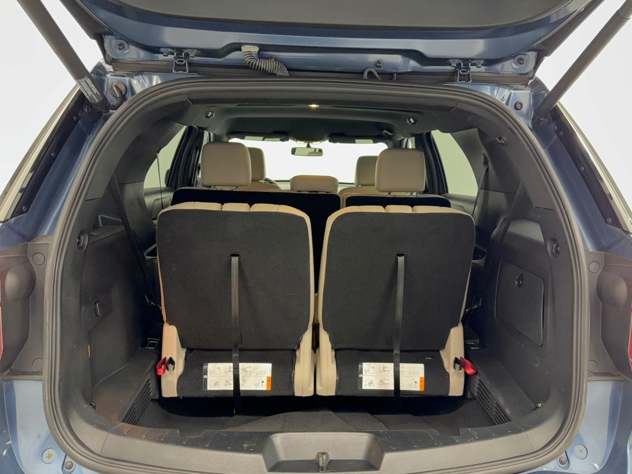 Used 2018 Ford Explorer XLT w/ Equipment Group 202A FWD image 28