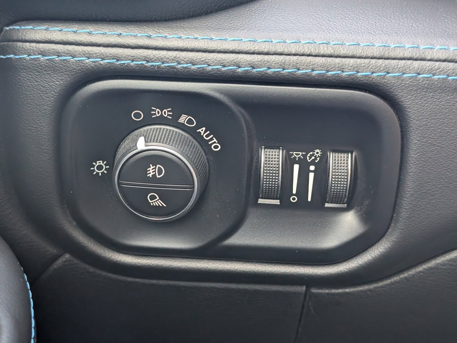 Used 2024 RAM 2500 Rebel w/ Towing Technology Group image 13