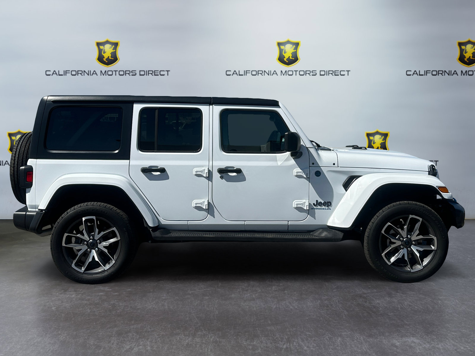 Used 2024 Jeep Wrangler Unlimited w/ Convenience Group AWD/4WD image 6