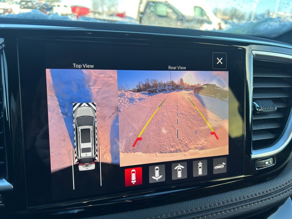 New 2026 Chrysler Pacifica Pinnacle w/ Trailer Tow Group FWD image 34