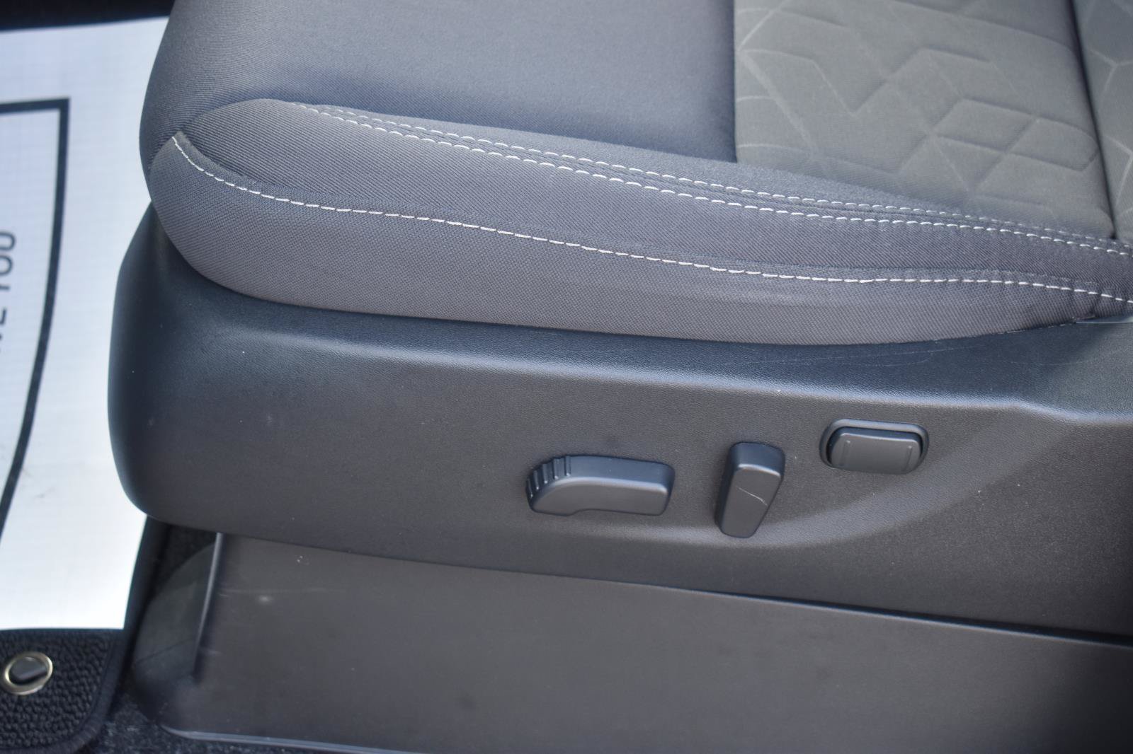 Certified 2025 Nissan Frontier SV RWD image 27