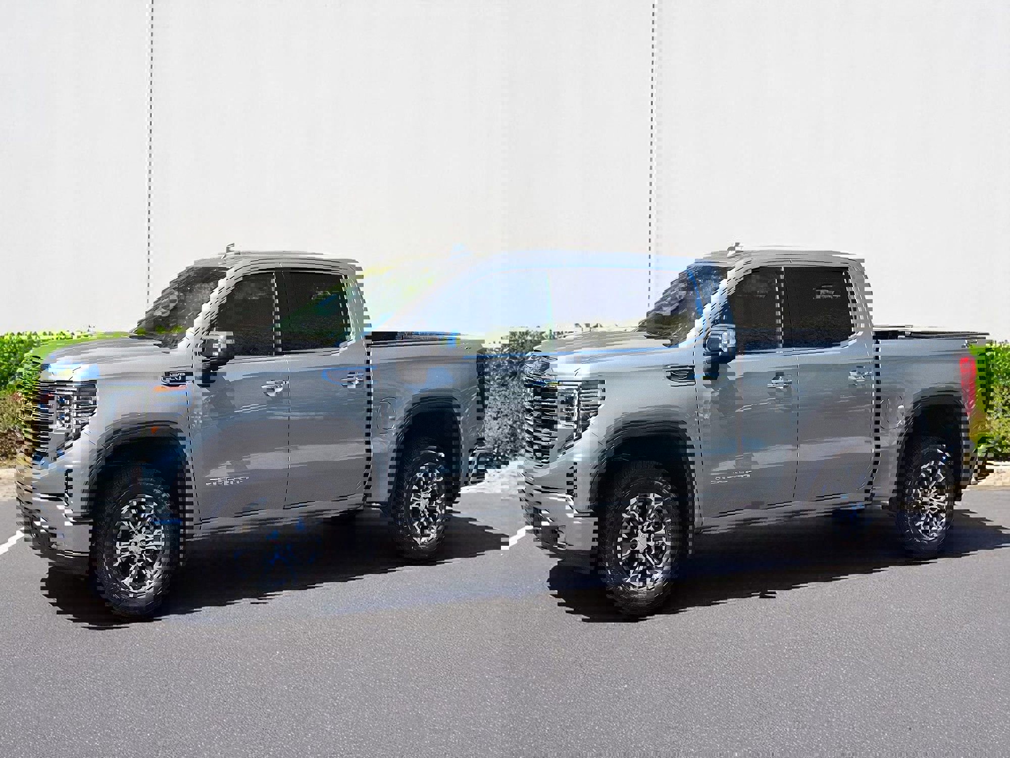 Used 2024 GMC Sierra 1500 SLT AWD/4WD image 9