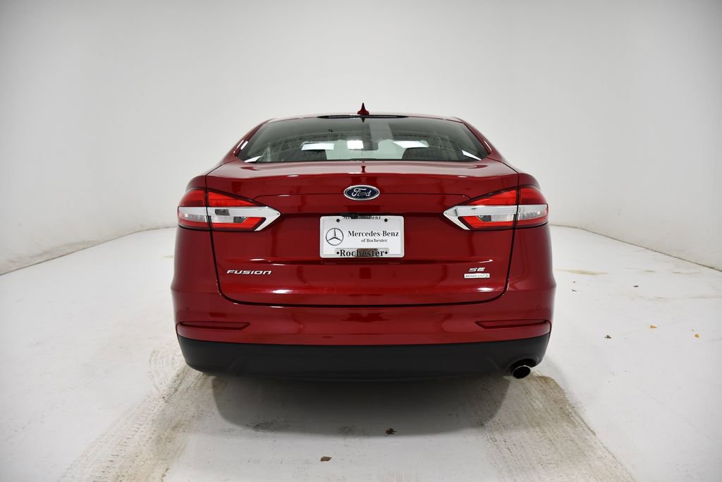 Used 2020 Ford Fusion SE image 4