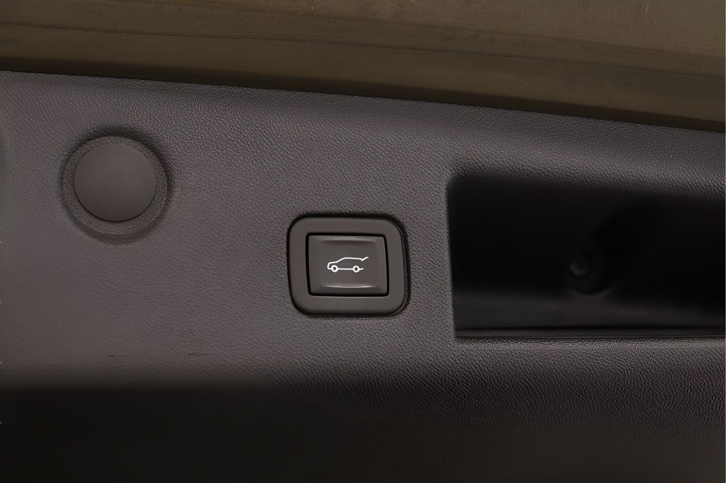 Used 2024 Chevrolet Equinox LT w/ LPO, Floor Liner Package FWD image 29