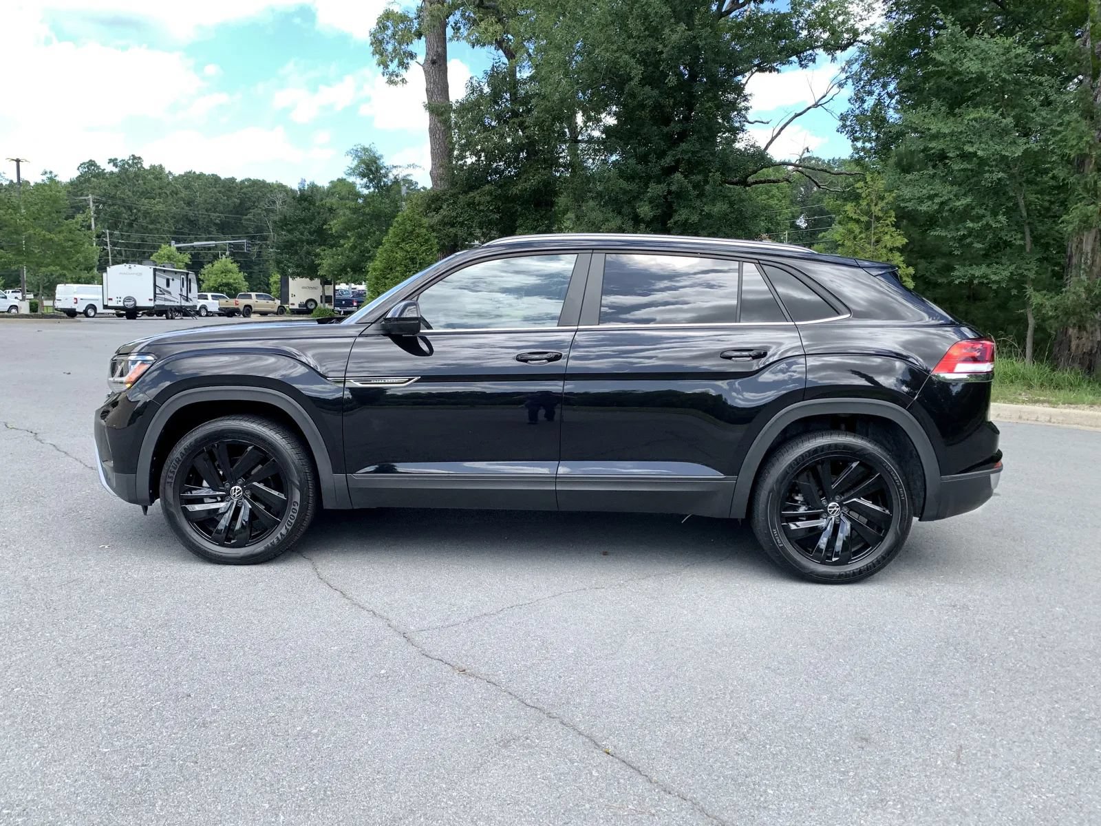Used 2023 Volkswagen Atlas Cross Sport SE FWD image 4