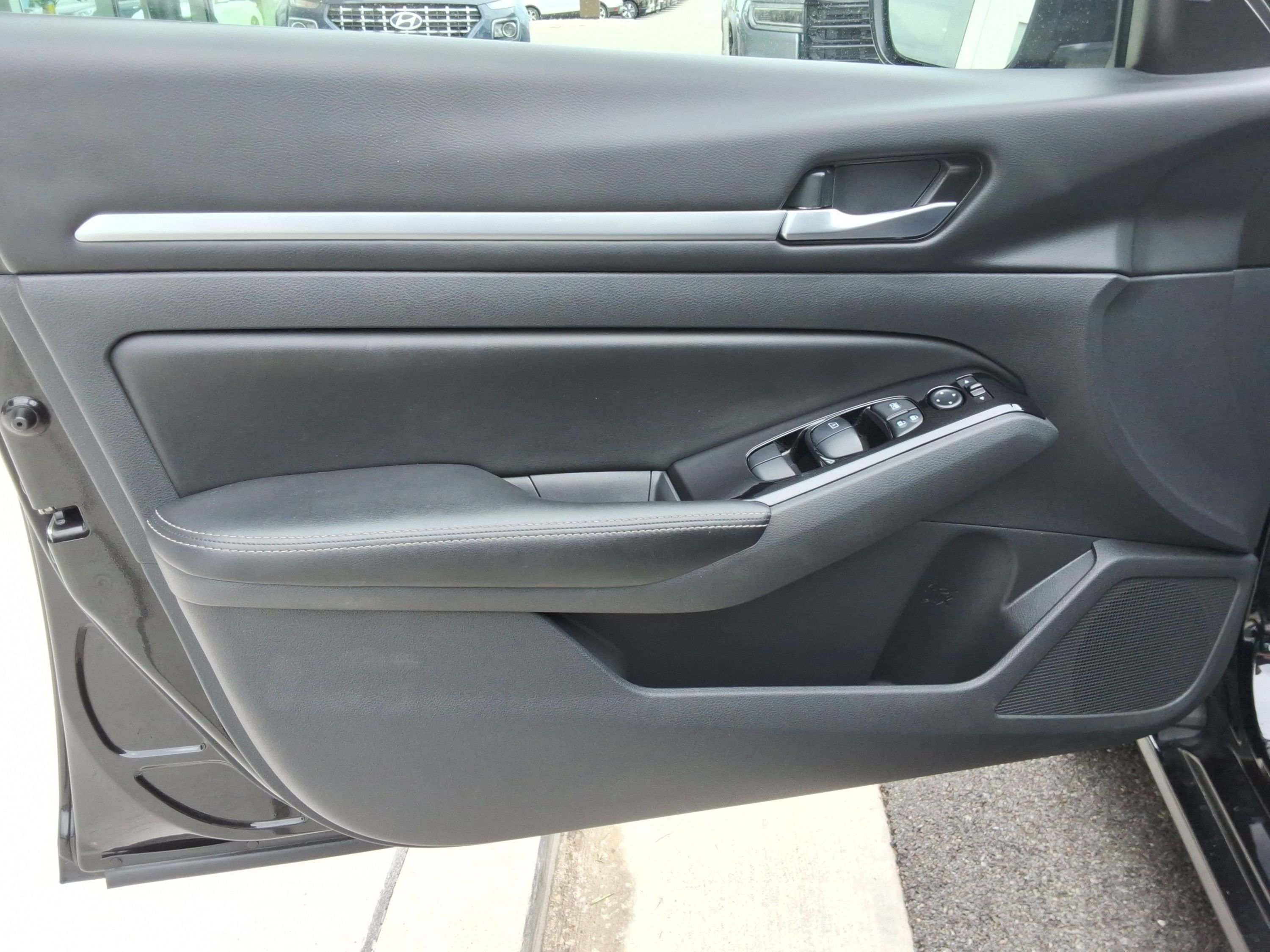 Used 2023 Nissan Altima 2.5 SV AWD/4WD image 22