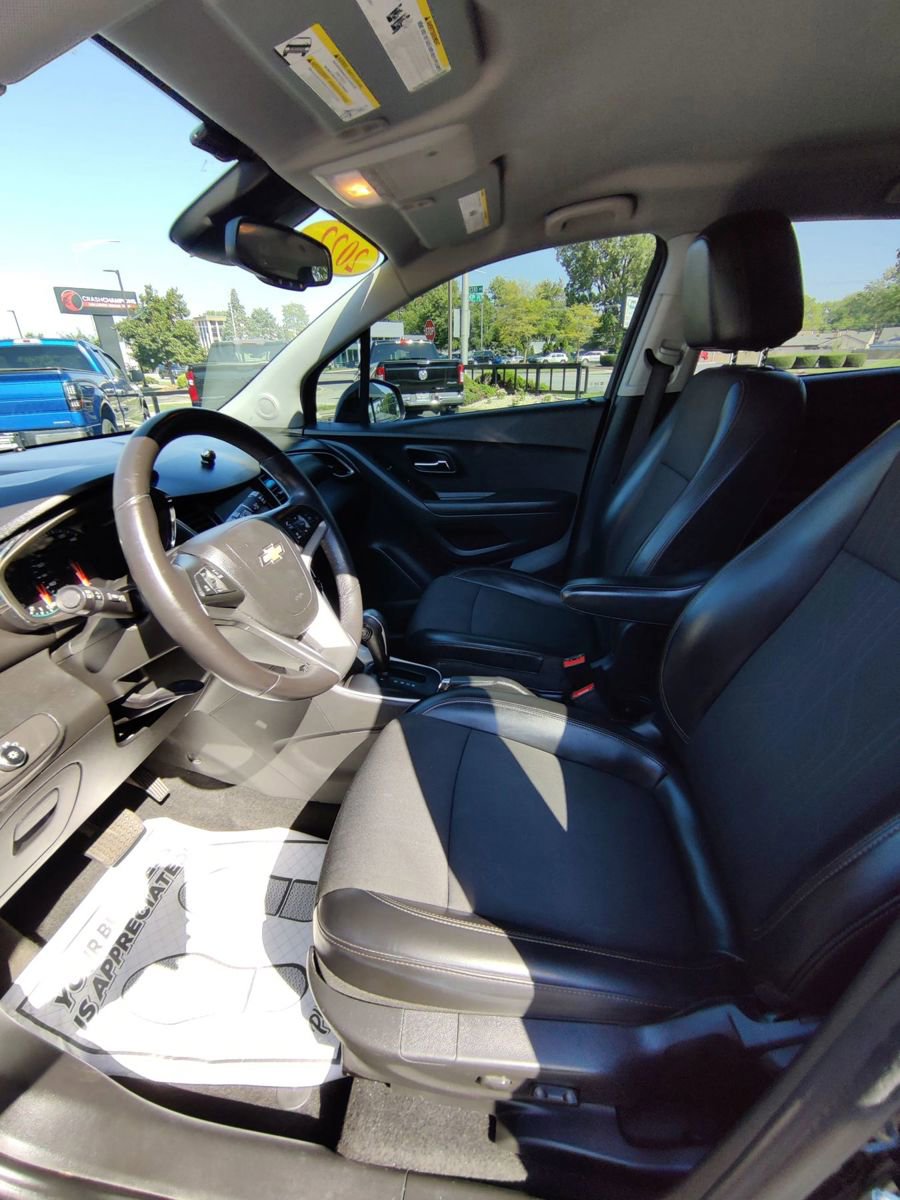 Used 2022 Chevrolet Trax LT w/ Midnight Edition image 13