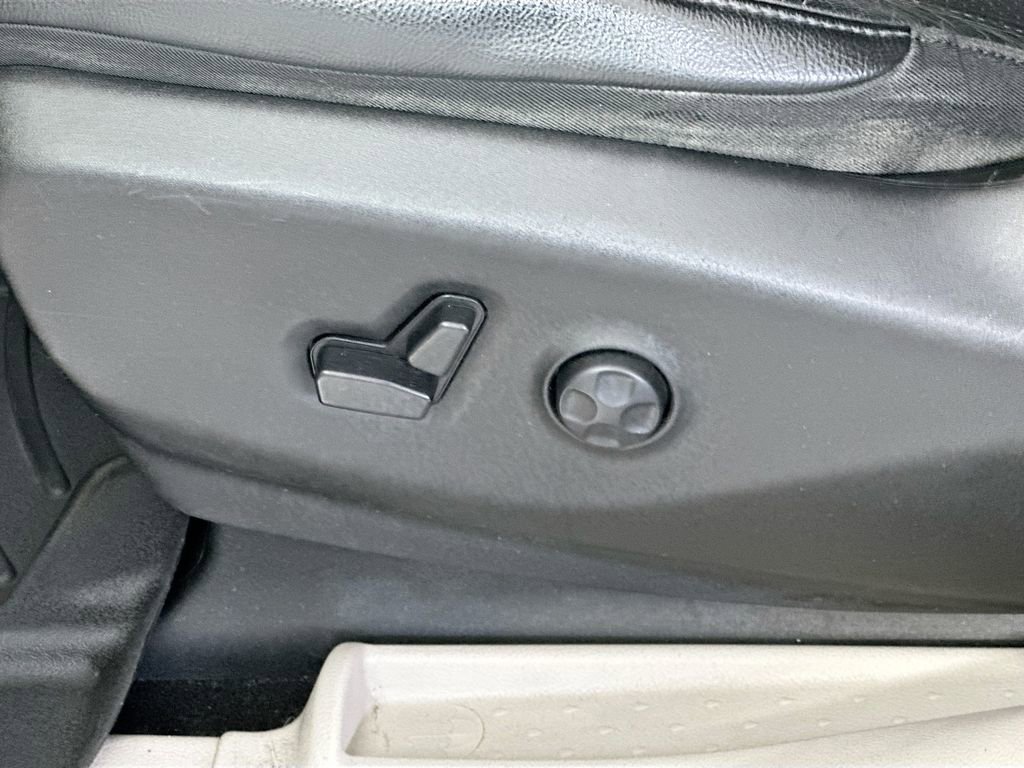 Used 2019 Chrysler Pacifica Touring-L FWD image 20