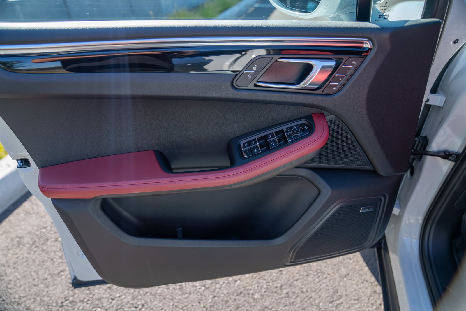 Certified 2026 Porsche Macan AWD/4WD image 10