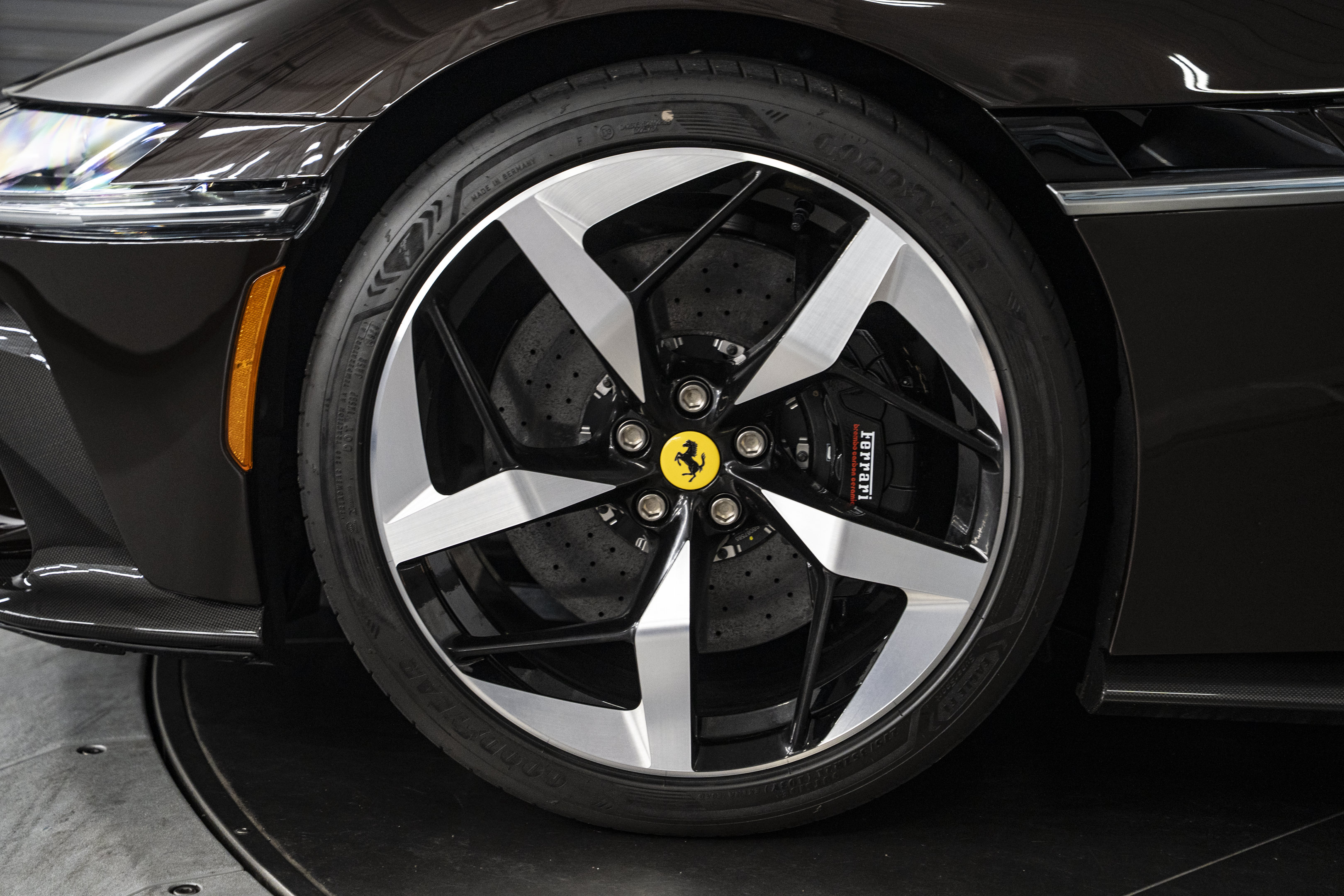 Used 2025 Ferrari 12Cilindri RWD image 19