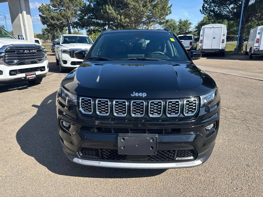 Used 2025 Jeep Compass Trailhawk AWD/4WD image 3