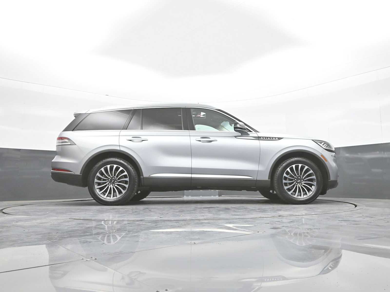 Used 2023 Lincoln Aviator AWD w/ Premium Package image 48