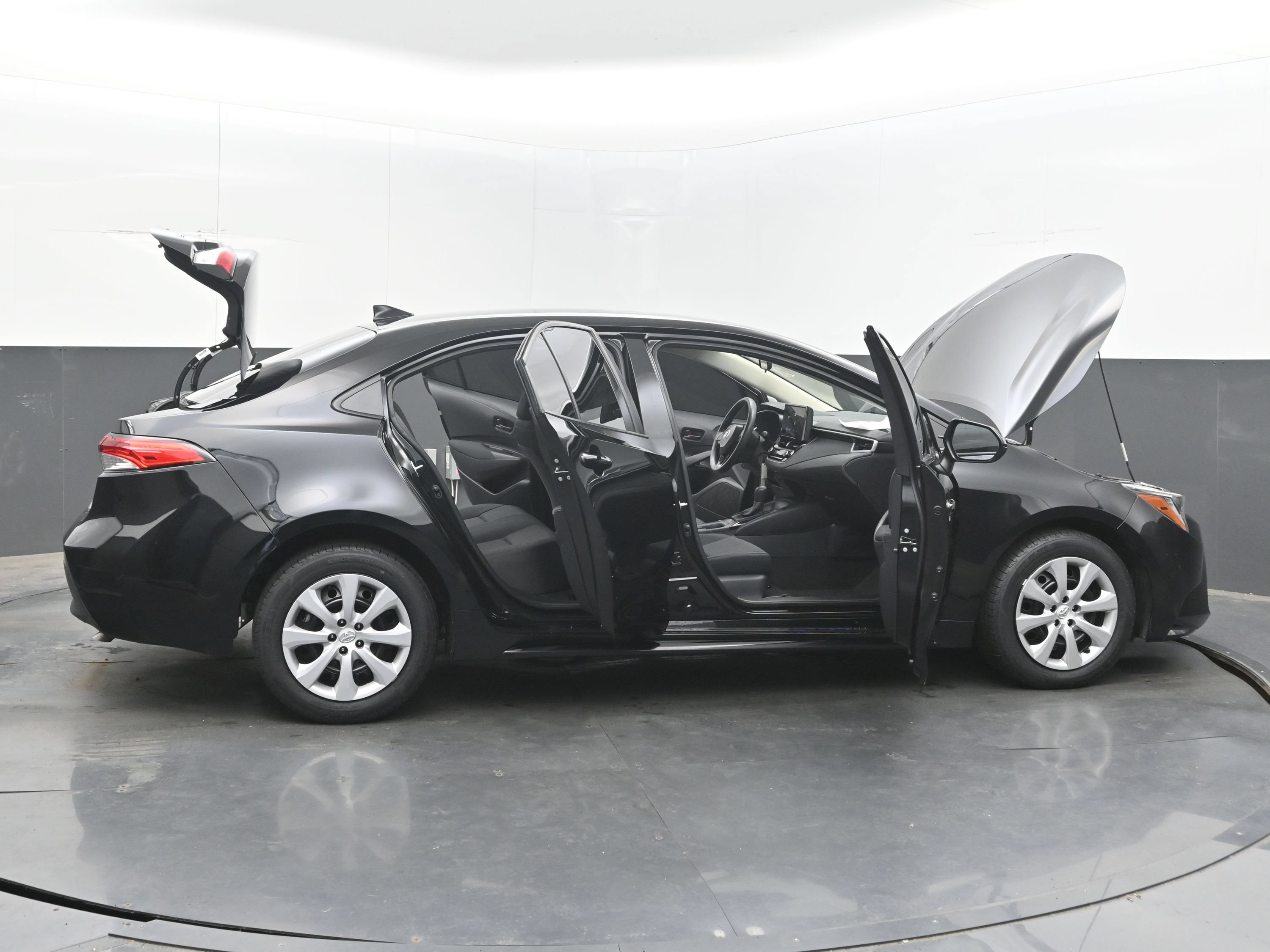 Used 2025 Toyota Corolla LE FWD image 46